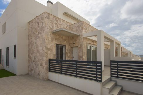 fachada-bungalow-o-quad-en-Torrevieja-1200x680